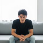 家具の跡・床のへこみは退去費用がかかる?通常損耗の目安と入居中の対策